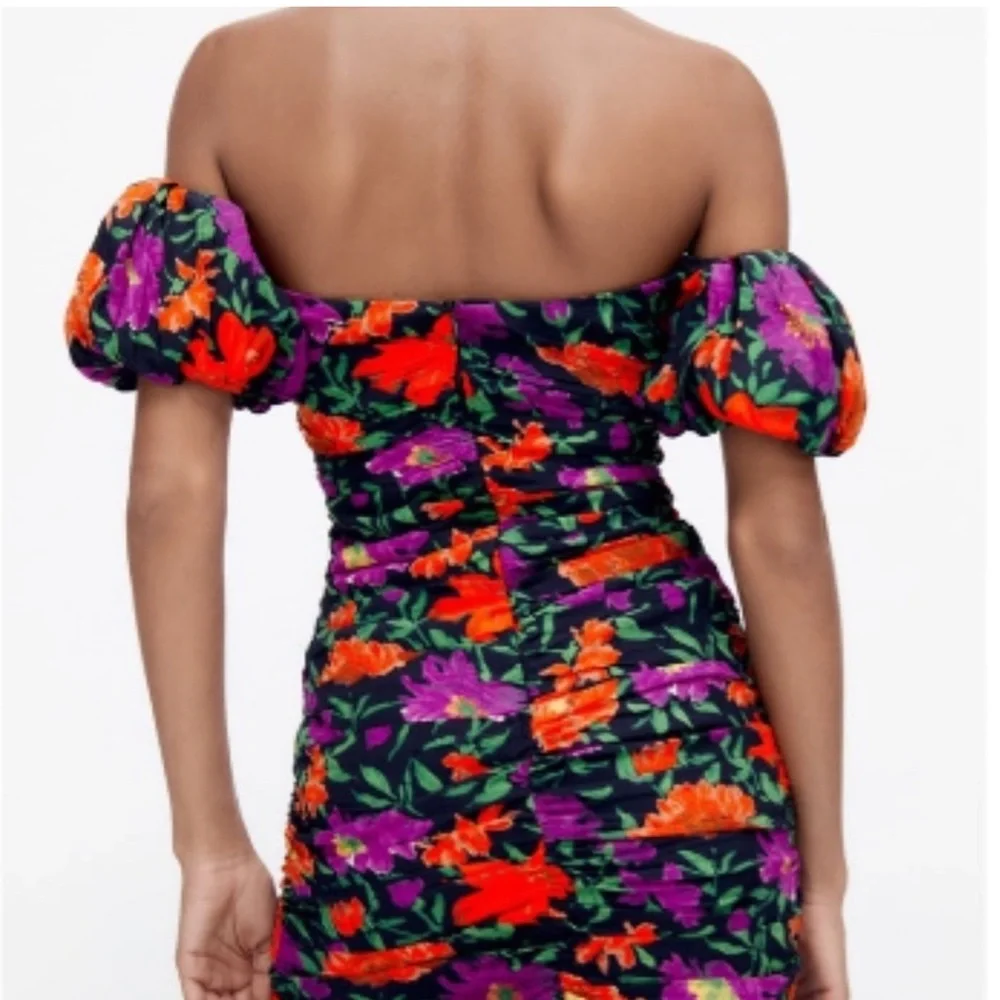 ZARA Floral Off the Shoulder Puff Sleeve Mini Ruched Dress - Picture 4 of 6